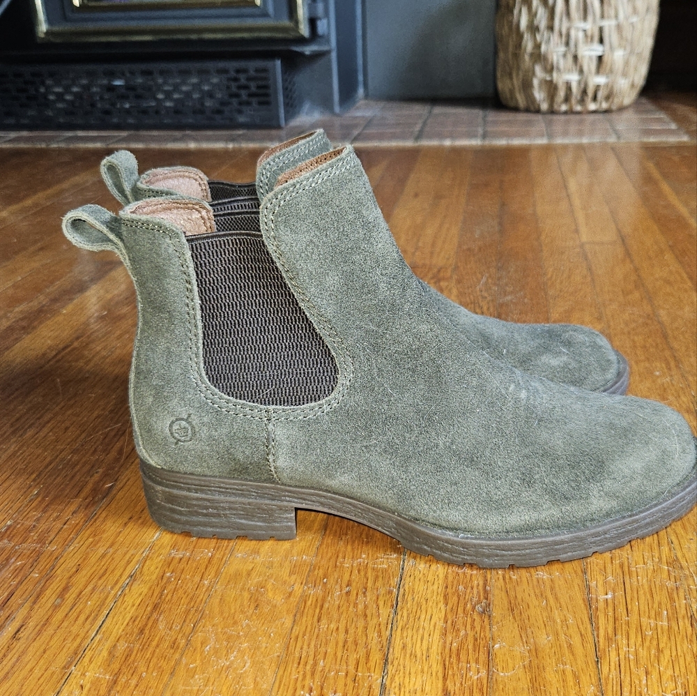 BORN Chelsea Boots Size 7